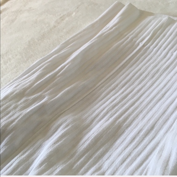 White House Black Market White Bermuda Shorts - Picture 3 of 5